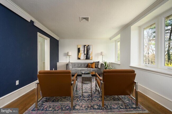 Foto del edificio - 1385 Woodland Rd