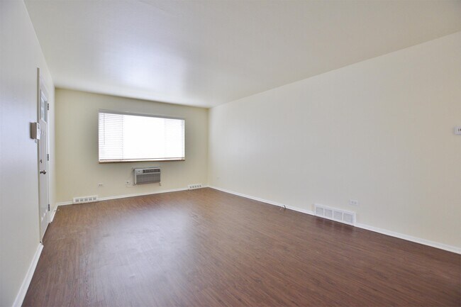 Building Photo - 4468 E Bails Pl