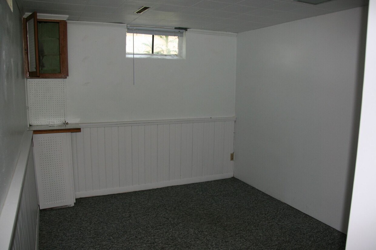 Primary Photo - W 2nd St 1408-1410