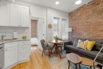 Building Photo - 152 Salem St