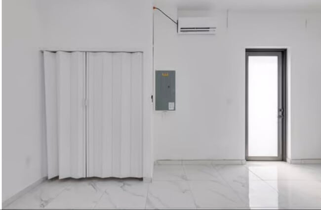 Building Photo - 134 Fox Ave