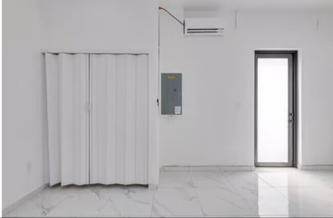 Foto del edificio - 134 Fox Ave