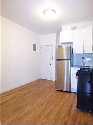 Building Photo - 445 W 49th St
