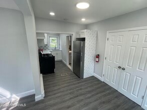 Building Photo - 413 Ridge Ave