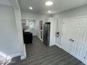 Building Photo - 413 Ridge Ave