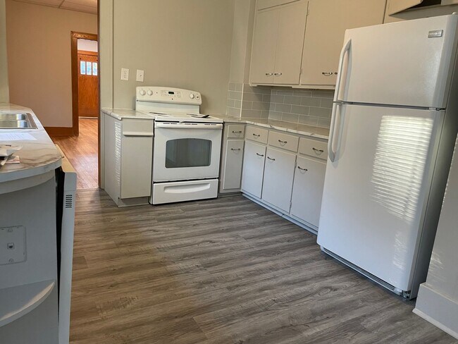 Foto del edificio - Remodeled 3 Bed 2 Bath Home in Riverside