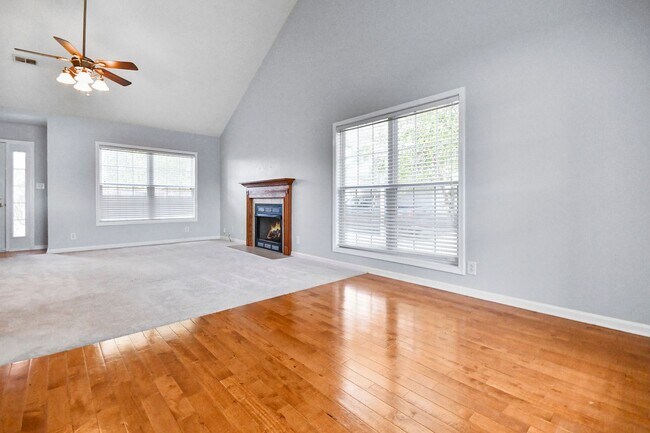 Foto del edificio - Three Bedroom with Bonus and Pool!