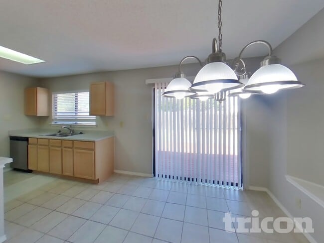 Building Photo - 7807 Encanto Vis Dr