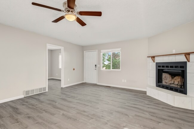 Foto del edificio - 2462 E Willamette Ave