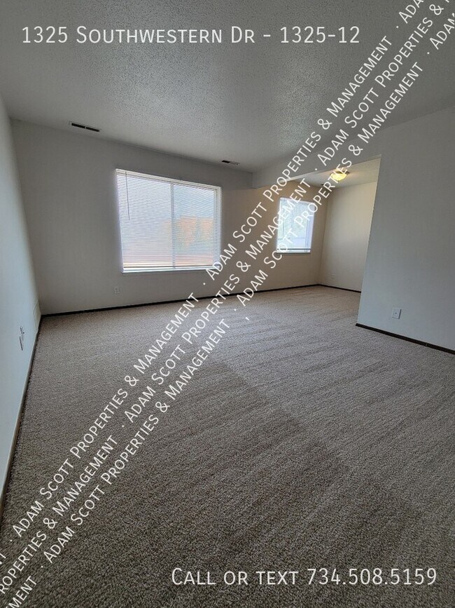Building Photo - 1325 Southwestern Dr