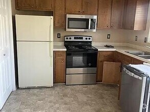 Building Photo - 1540 W Market St