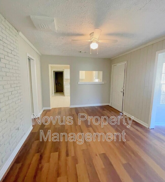 Building Photo - 135 Love St