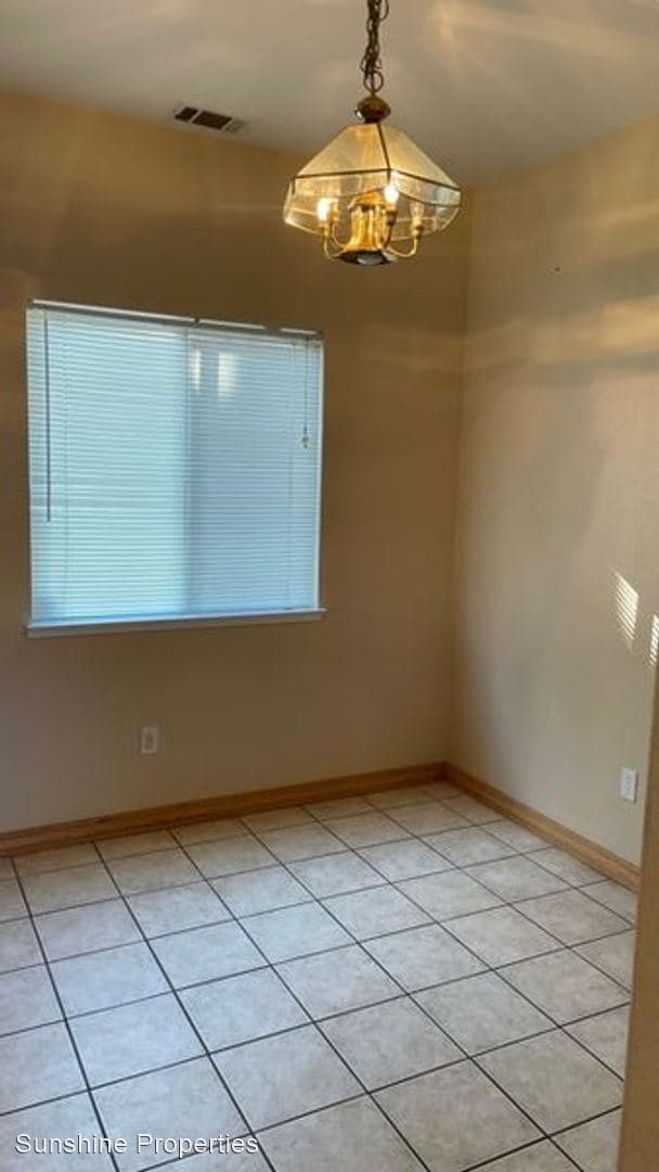 Building Photo - 5 br, 3 bath House - 1147 Legend Circle