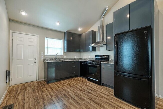 Foto del edificio - 2705 La Mesa Dr