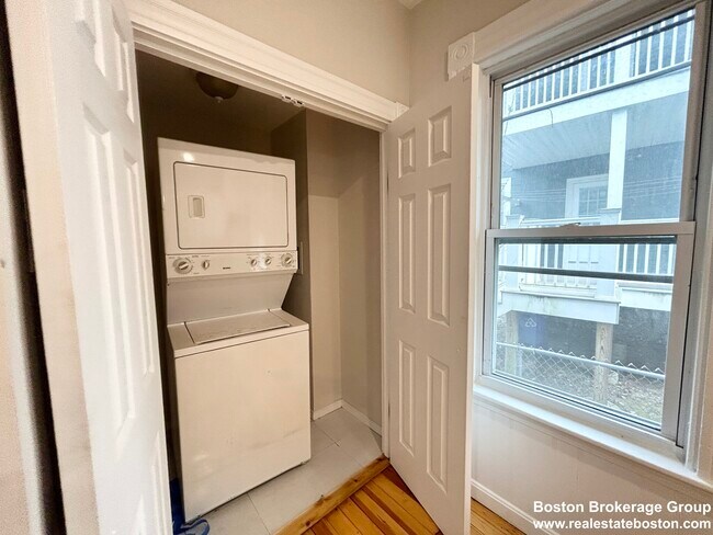 Foto del edificio - 12 Buttonwood St