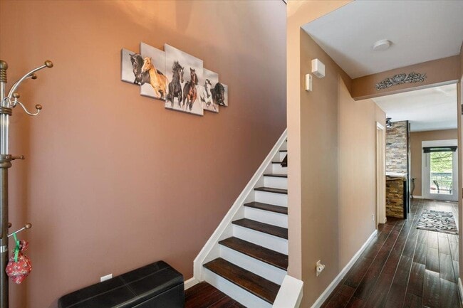 Building Photo - 6 Juniper Ln