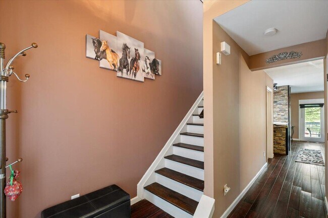 Foto del edificio - 6 Juniper Ln