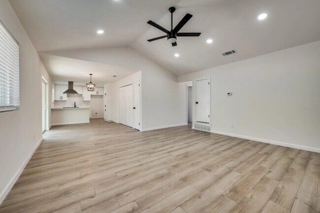 Foto del edificio - 1004 Darnell Ave