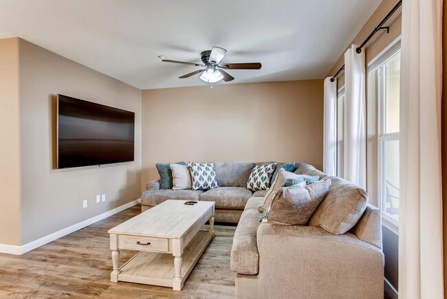 Foto del edificio - Furnished large and modern condo
