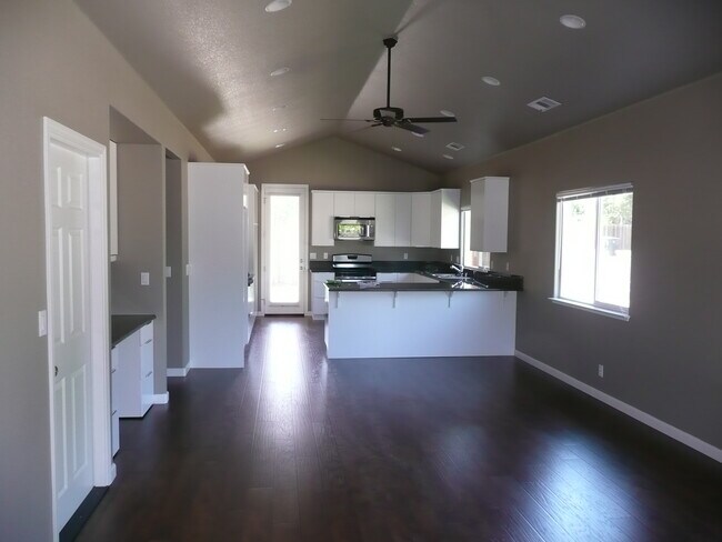 Great Room/Kitchen - 4885 San Francisco St
