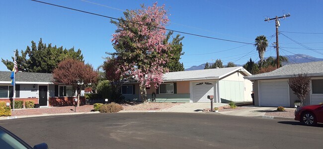 Foto del edificio - 26094 Crestwood Pl