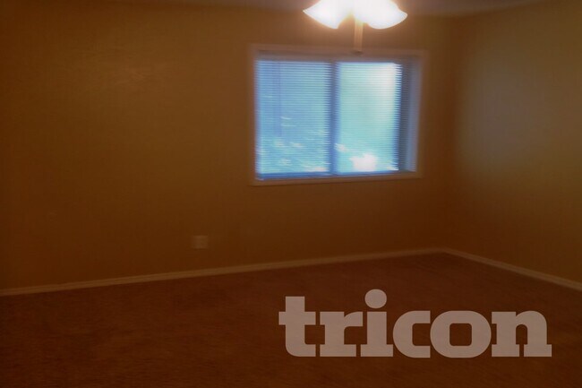 Building Photo - 5513 Galaxie Rd