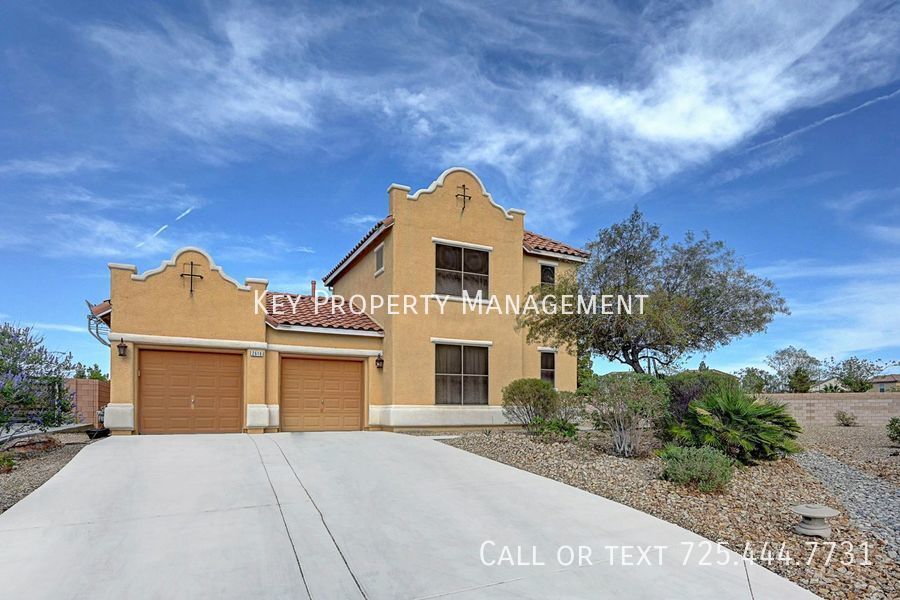 Primary Photo - 4 BEDROOM + OFFICE + LOFT HOME IN GATED CO...