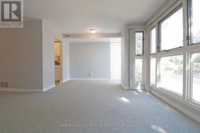 Photo du bâtiment - 1422 Bayview Ave