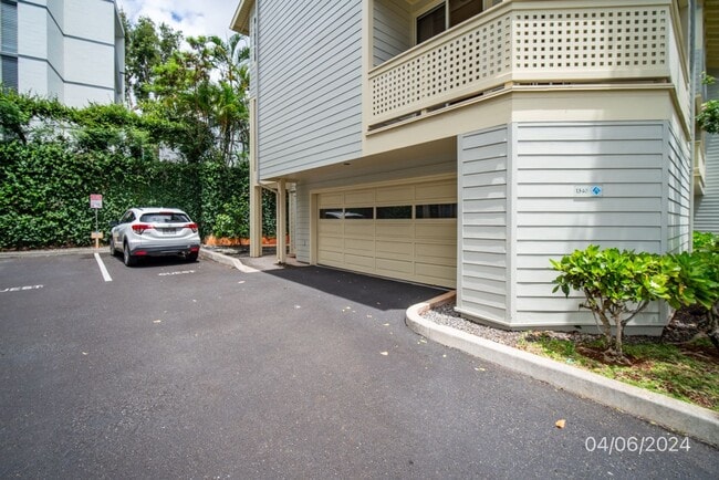 Building Photo - Gated Community & Prime Moanalua Location ...