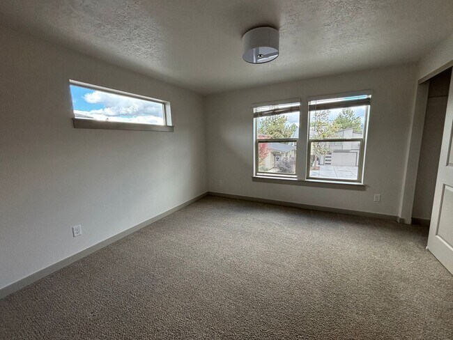 Foto del edificio - 1 Bed/1 Bath ADU on Bend's Eastside - Cessna Drive