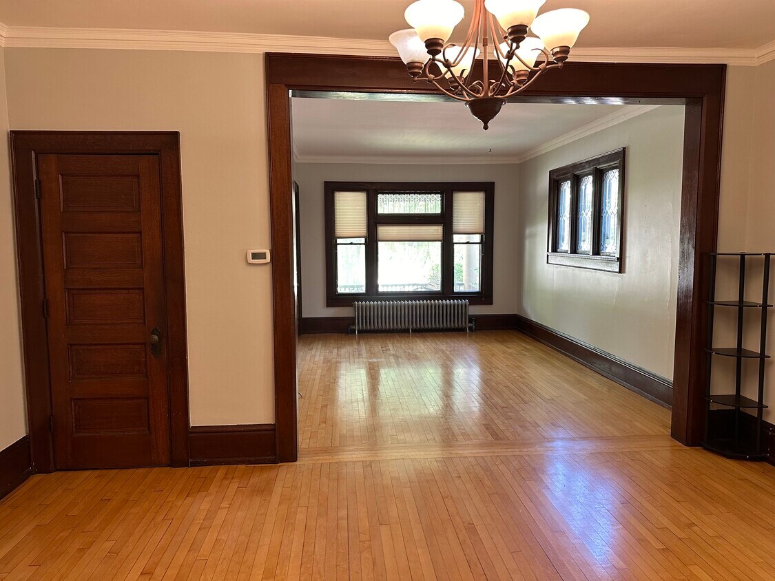 living room/dining room - 1045 S Webster Ave