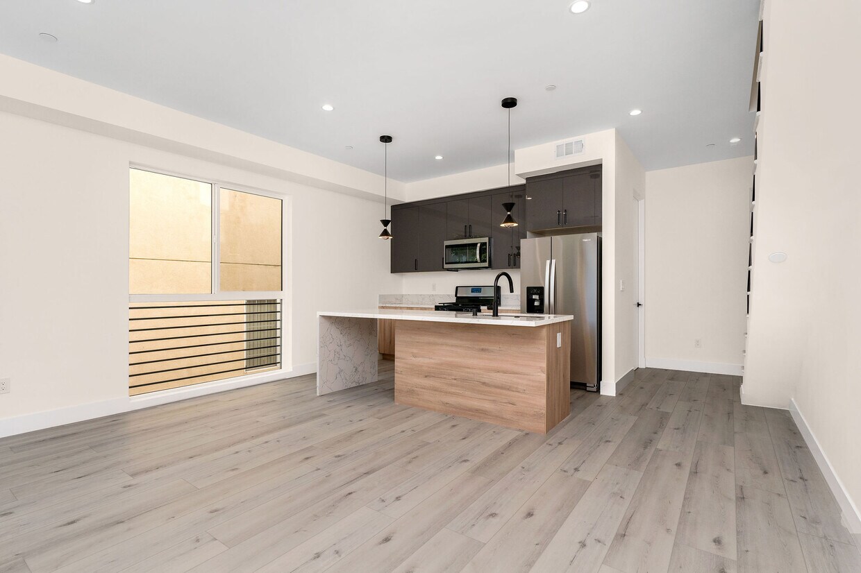 Foto principal - 15330 Weddington St