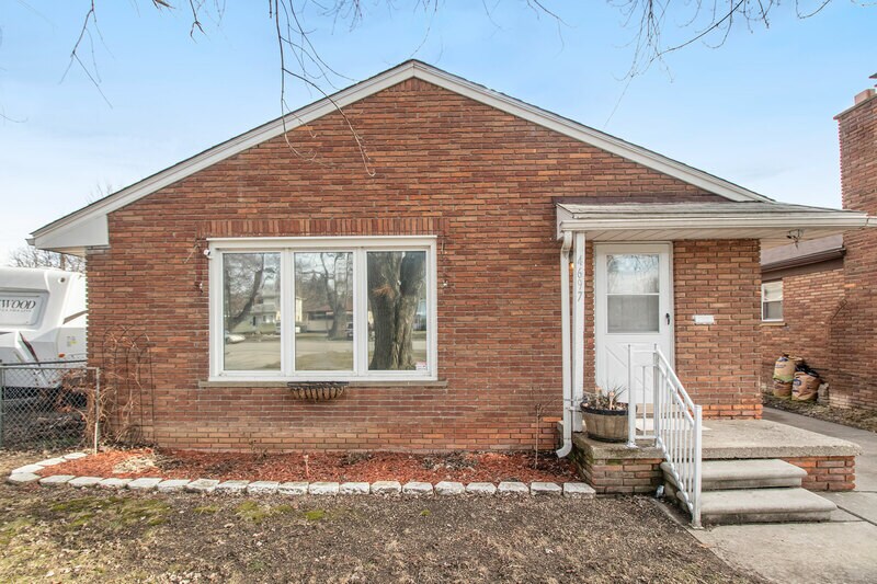 Primary Photo - 4697 Pelham St