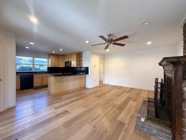 Photo - 4004 & 4006 Bismarck Drive Apartment