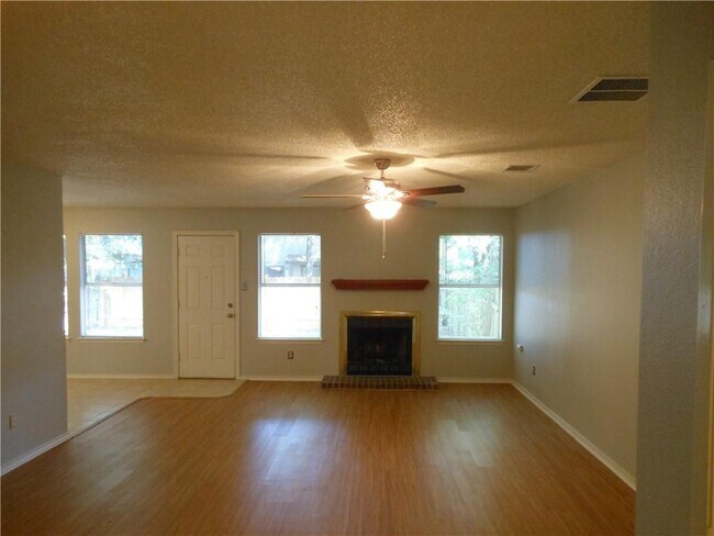 Foto del edificio - 12903 Steeple-Chase Dr