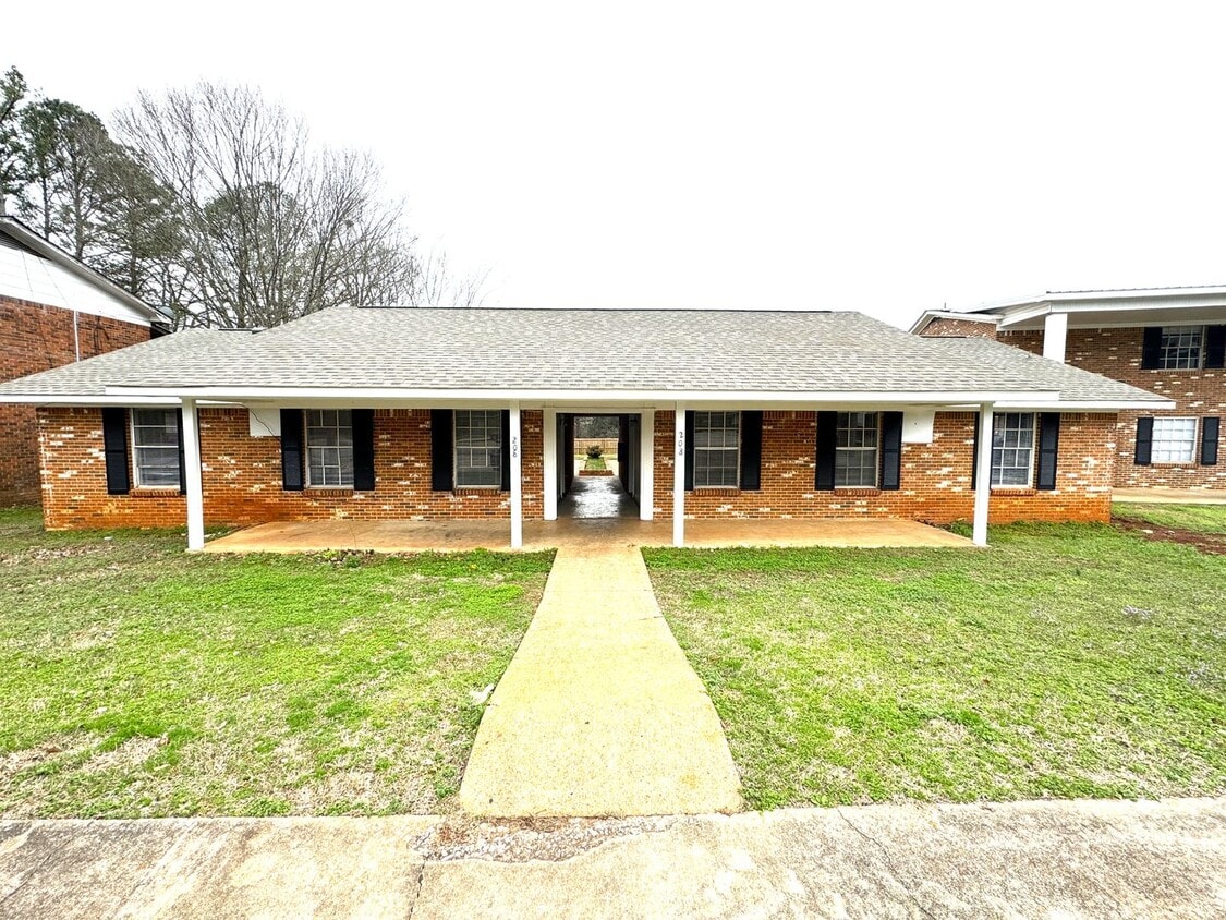 Primary Photo - Move-In Special!! 1/2 Off First Month's Re...