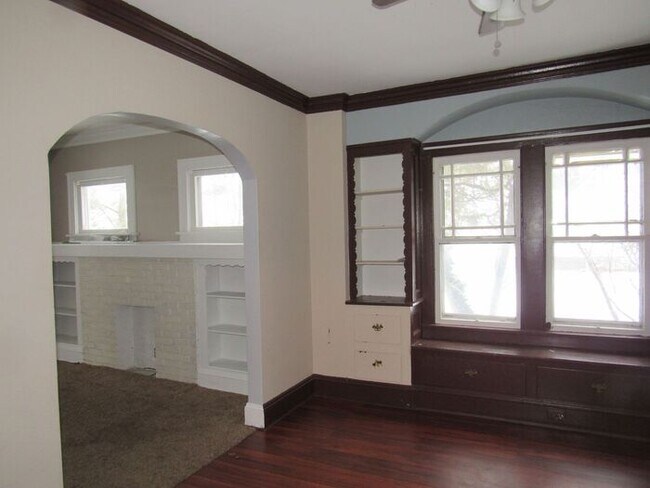 Building Photo - Spacious 3BD Side-by-Side in Bedford!