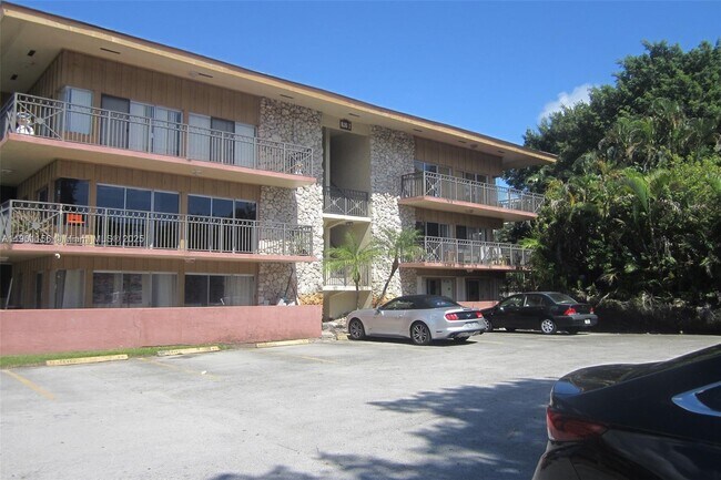Building Photo - 4850 SW 63rd Terrace