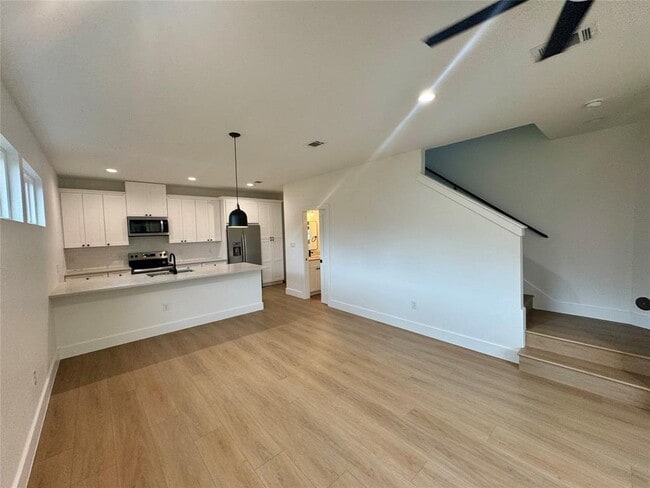 Building Photo - 5911 Coventry Ln
