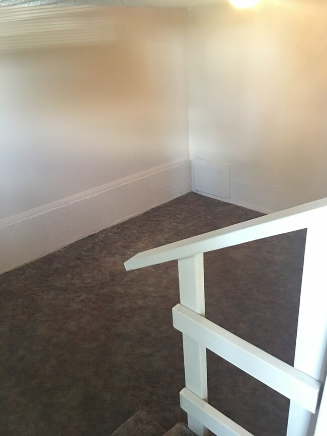 Building Photo - 3 bedroom + Bonus room/Bedroom and 1 bath ...