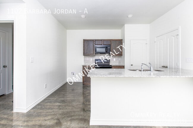 Building Photo - 1102 Barbara Jordan St