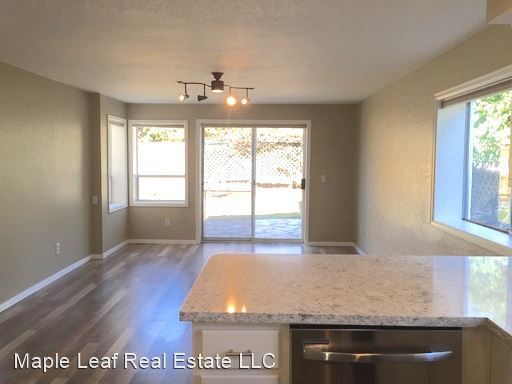 Foto del edificio - 4 br, 2.5 bath House - 11529 12th Ave NE #C