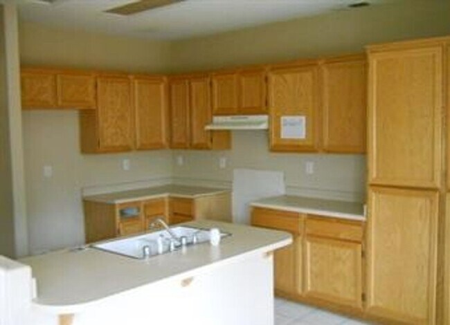 Foto del edificio - Three Bedroom Two Bathroom Home in San Jac...