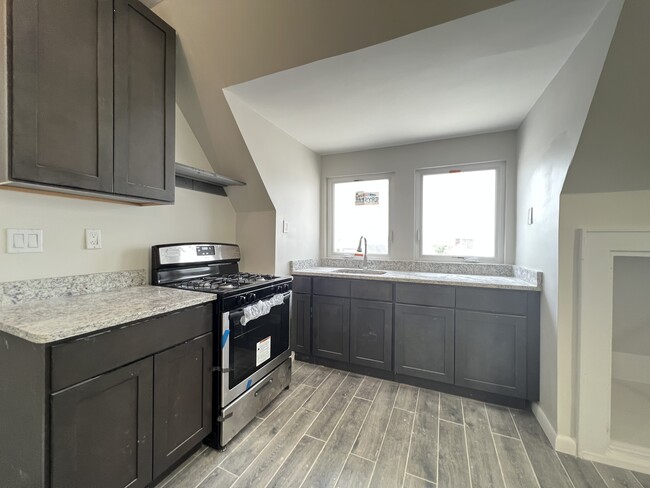 Unit 3 - 244 Ridge St