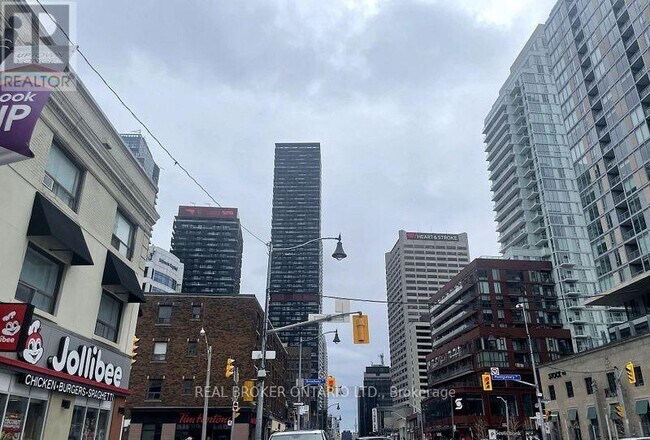 Photo du bâtiment - 2-2 Broadway Ave