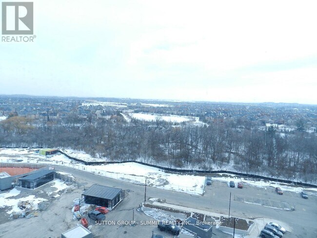 Photo du bâtiment - 8020 Derry Rd W