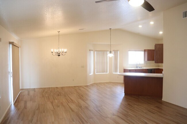 Building Photo - Canyon De Flores Home