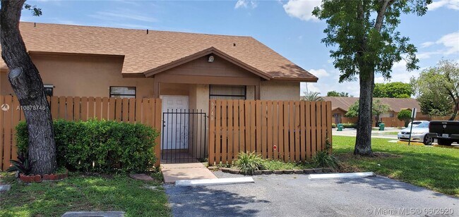 homes for rent in hialeah fl 33015