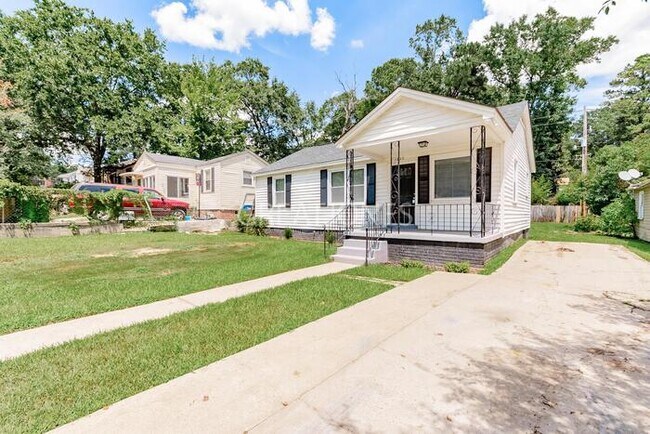 Building Photo - REDUCED!
