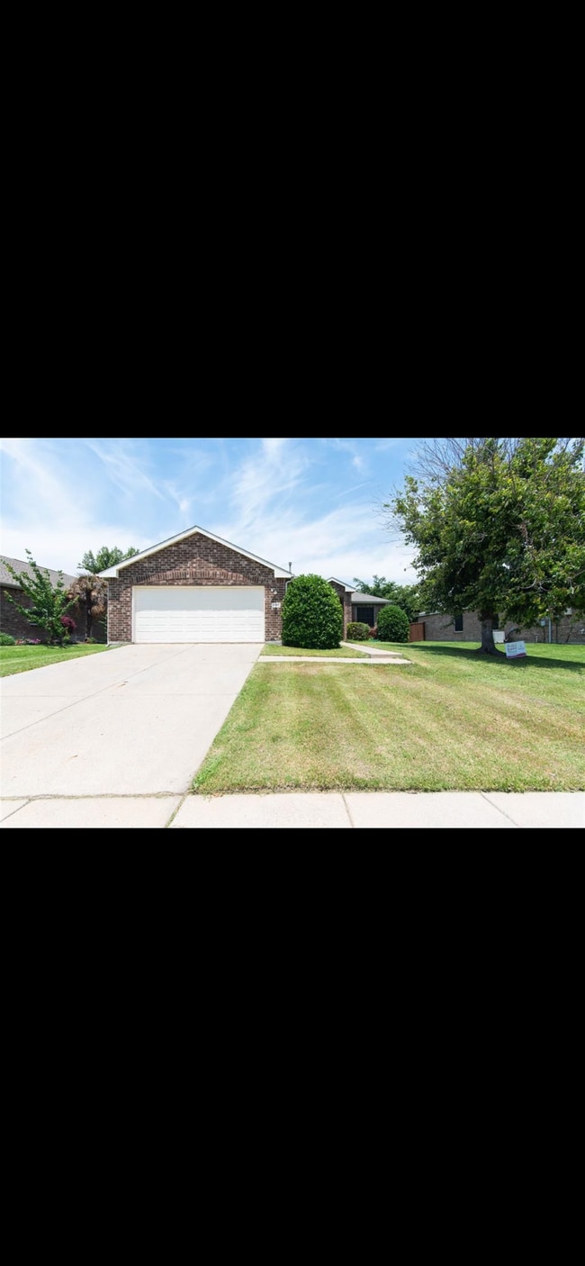 Building Photo - 1302 Huntsville Dr
